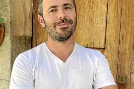 Xisco Martí es presenta a la batlia de Fornalutx.