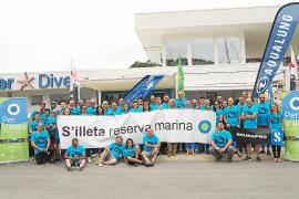 Imatge dels participants del concurs amb la pancarta reivindicativa amb el lema ‘s’Illeta reserva marina’.