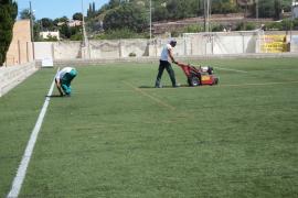 Arranquen les obres de renovació de la gespa de Can Maiol