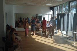 Els primers votants al col·legi de Son Angelats.