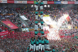 [VÍDEO] Els Castellers de Vilafranca descarreguen el 4 de 10 amb folre i manilles