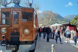 El Tren de sóller arribant a l'estació
