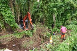 La propietat de la Fàbrica Nova posa bastides per assegurar l’edifici