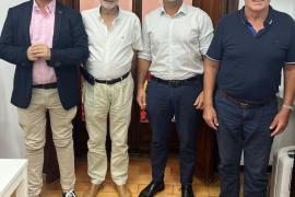 Sainet a Palau Reial: el Consell de Mallorca rep els integrants d'un escamot de negacionistes de la llengua catalana