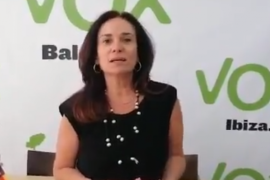 VOX diu que es revisaran els llibres de text perquè «es refereixen a Jaume I com a rei català», «es divinitza Catalunya» i fan «adoctrinament anticapitalista»