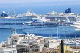 La Plataforma contra els megacreuers denuncia que s'incompleix el límit d'un creuer per dia al port de Palma