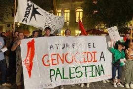 Més de 500 persones es concentren a la plaça de Cort de Palma amb el lema 'Aturem el genocidi a Palestina'