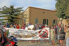 BANYALBUFAR. CARRETERAS. TensiÃÂ³n en la Serra tras cortar la carretera para protestar contra las carreras ilegales. La manifes