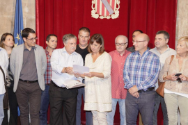 CCOO i UGT lliuren un manifest a favor dels drets dels treballadors a Armengol