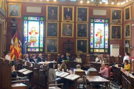 Cort modifica el decret d'organització de l'Ajuntament i elimina referències en temes LGTBI, català i gènere