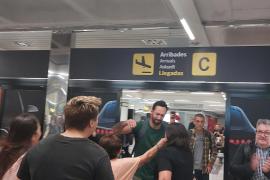 [VÍDEO] Emotiva arribada de Valtònyc a l'aeroport de Palma: «Benvingut a casa!»