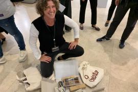 L’artista Catalina Julve rep el premi Viarco de dibuix del nou talent a la fira d'art Drawing Room de Lisboa