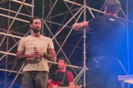 [VÍDEO] Valtònyc reapareix en un escenari per a interpretar una cançó al costat de Zoo