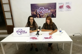 Sandra Espeja i Estefanía González a la presentació de 'Podem de Valent'.