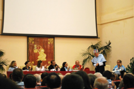 Joan Veny és investit doctor honoris causa de la UIB