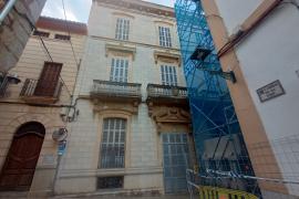 Can Mas del carrer Real és un edifici modernista situat just davant el Defensora.