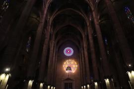 Ple a la Seu per presenciar el fenomen de la 'Festa de la llum'