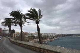 Els ports de Maó i Ciutadella continuen tancats pel vent