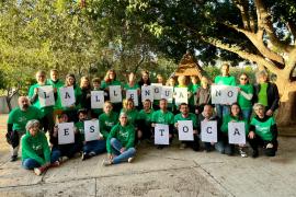 L'escola cooperativa Mata de Jonc deixa clar que «aprèn i ensenya en català»