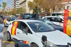 La «marxa motoritzada» amb el lema 'No a l'amnistia. Sí a la Constitució' aplega tan sols 10 cotxes