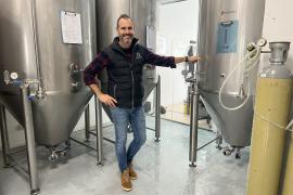 Coll ha rebut la Carta d’Artesà, amb la que s’ha convertit en el primer Cerveser Artesà de Mallorca.