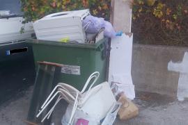 En un dels punts s’han trobat electrodomèstics dins els contenidors.