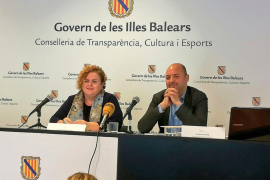 La consellera de Transparència, Cultura i Esports, Ruth Mateu i el director general de Cultura, Jaume Gomila.