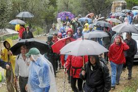 L’Associació Cultural Bany-Al-Bahar de Banyalbufar ha organitzat una marxa excursionista per celebrar i reivindicar la ‘reobertura’ dels camins del Rafal i Planícia.