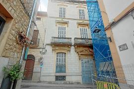 El casal modernista situat al carrer de Real s’hauria de convertir en un museu d’indumentària.