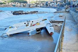 L’Ajuntament retirarà el catamarà de l’arena