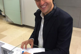 Álvaro Gijón presentà la seva candidatura per ser el número u del PP al Congrés.