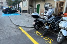 L’empedrat serà retirat perquè càpiguen més motos.