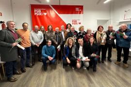Els militants del PSOE d'Inca durant la inauguració de la nova Casa del Poble de la ciutat.