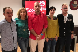 Abilio García (centre), actual regidor a l'Ajuntament andritxol, ha estat elegit aquest dissabte nou secretari general de l'Agrupació Socialista d'Andratx.