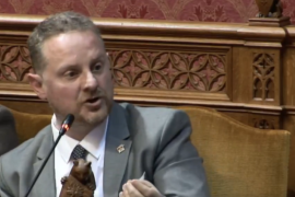 [VÍDEO] Denuncien el conseller de VOX David Gil per apologia del franquisme