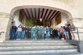 Minut de silenci davant l'Ajuntament.