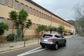 Un grup de ciutadans sol·licita una parada de bus al Puig