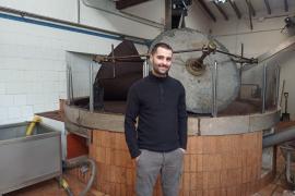 Joan ‘Det’ és un jove pagès que gestiona part de l’empresa familiar vinculada al camp.