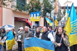 Manifestació a Palma per recordar que ja fa dos anys que va començar la invasió russa d'Ucraïna