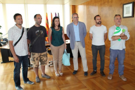 Membres del Consell d'Eivissa i Aliança Mar Blava.