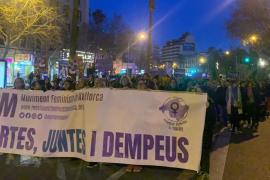 Milers de persones a les manifestacions feministes: «Venim a canviar-ho i qüestionar-ho tot, per això ens tenen tanta por»