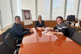 Imatge de la reunió mantinguda entre el sindicat i el Consell d'Eivissa.