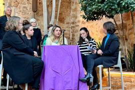 Imatge de la lectura del manifest per a reivindicar el 8M a Alcúdia.