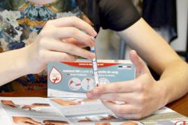 Els farmacèutics alerten dels riscos d'un maneig inadequat dels tests d'autodiagnòstic davant l'augment de vendes
