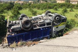 Un camió bolca a Ca's Patró Lau, Biniaraix