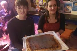 Una coca de poesia i pensament per a Aina Riera i Martí Berlanga, les veus i versos del Dimarts Poesia