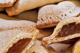 Panades, rubiols, crespells... mones i altres productes tradicionals esperen als forns i pastisseries de Mallorca
