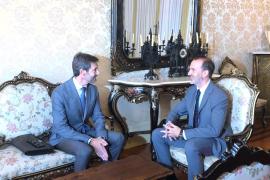 El president del Parlament, Gabriel Le Senne, i el ja exdirector de la Oficina de Prevenció i Lluita contra la Corrupció, Tòfol Milan - Europa Press