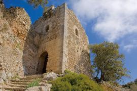 El Consell de Mallorca exigeix al Ministeri de Cultura que comenci de forma immediata la restauració de les murades del castell d’Alaró