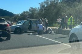 Un dels ferits tombats sobre l'asfalt.